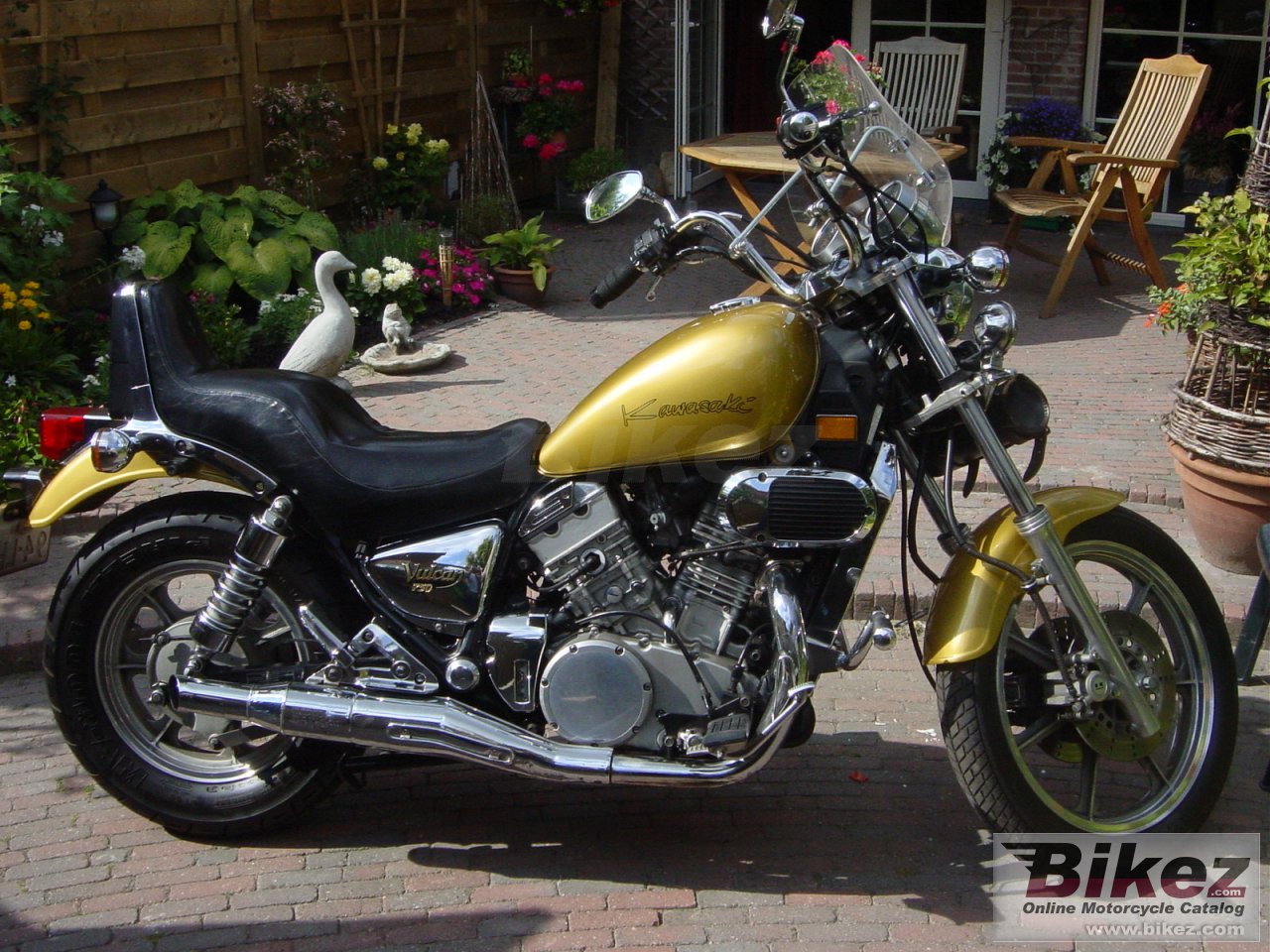 Big TRtwin vn 750 twin picture and wallpaper from Bikez.com